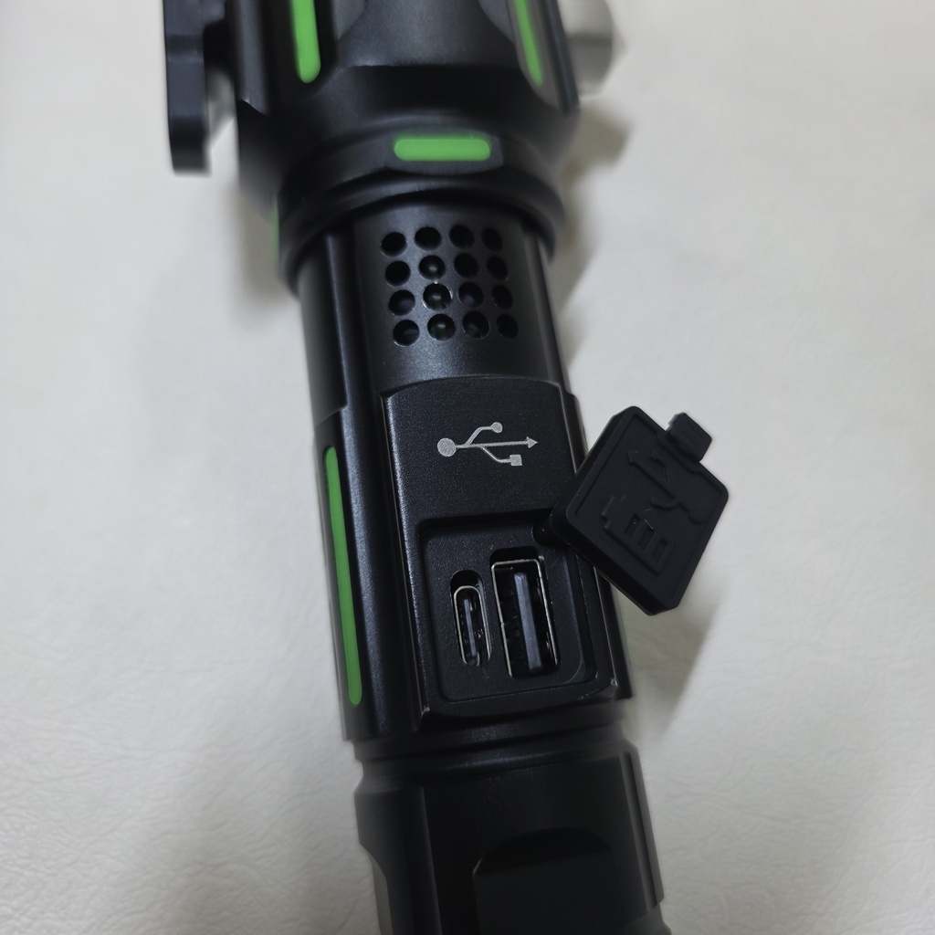 LINTERNA TACTICA TERRENEITOR  DE LARGO ALCANCE |EPC-82|