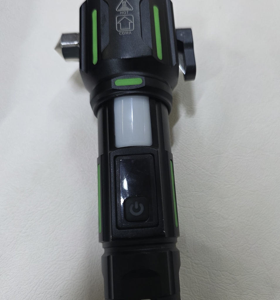 LINTERNA TACTICA TERRENEITOR  DE LARGO ALCANCE |EPC-82|