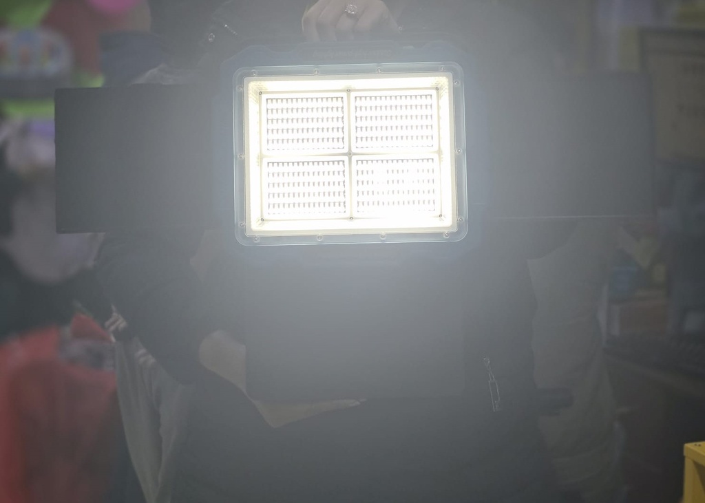 REFLECTOR PORTATIL 4 PANELES SOLAR |XY11846|