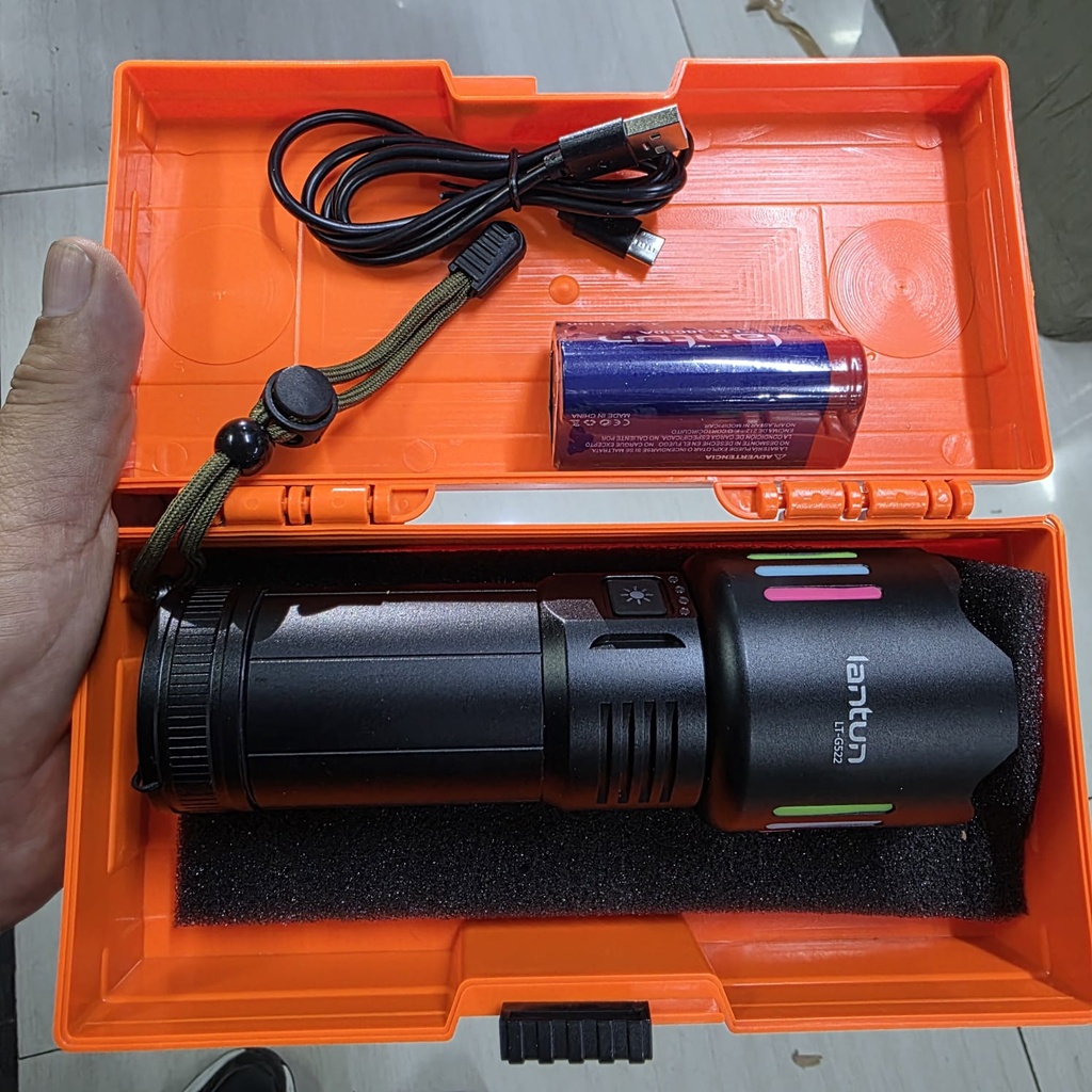 LINTERNA RECARGABLE CON 3 BATERIAS DE LITIO |LT-G522|