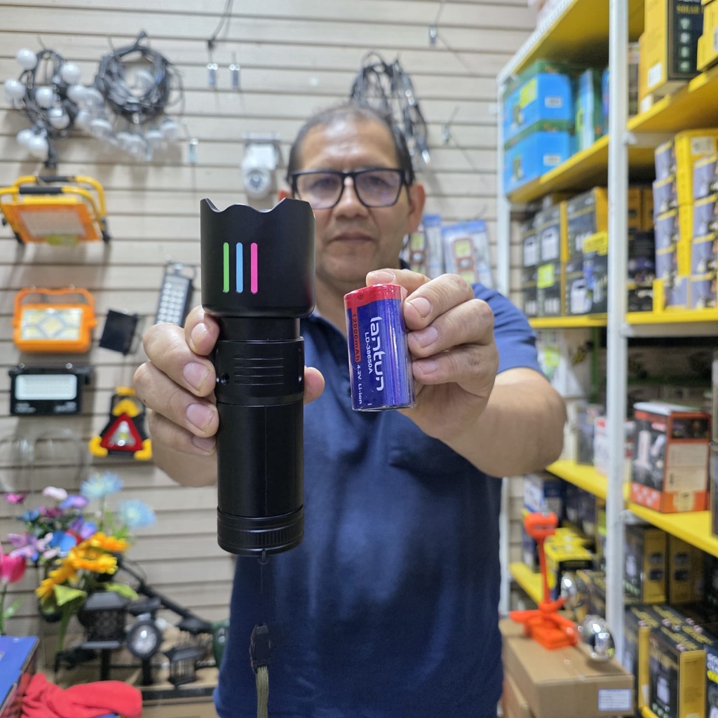 LINTERNA RECARGABLE CON 3 BATERIAS DE LITIO |LT-G522|